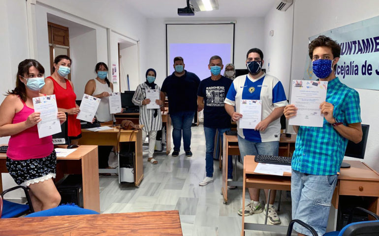 Entrega diplomas cursos en Nerja