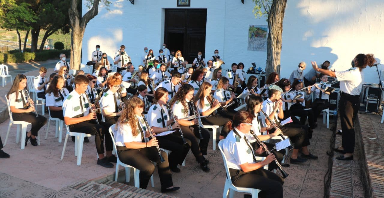 La Banda de Música de Torrox ofrece un concierto al aire libre