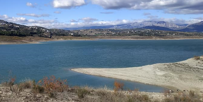 Embalse de La Viñuela, en diciembre de 2020 / Belén Díaz