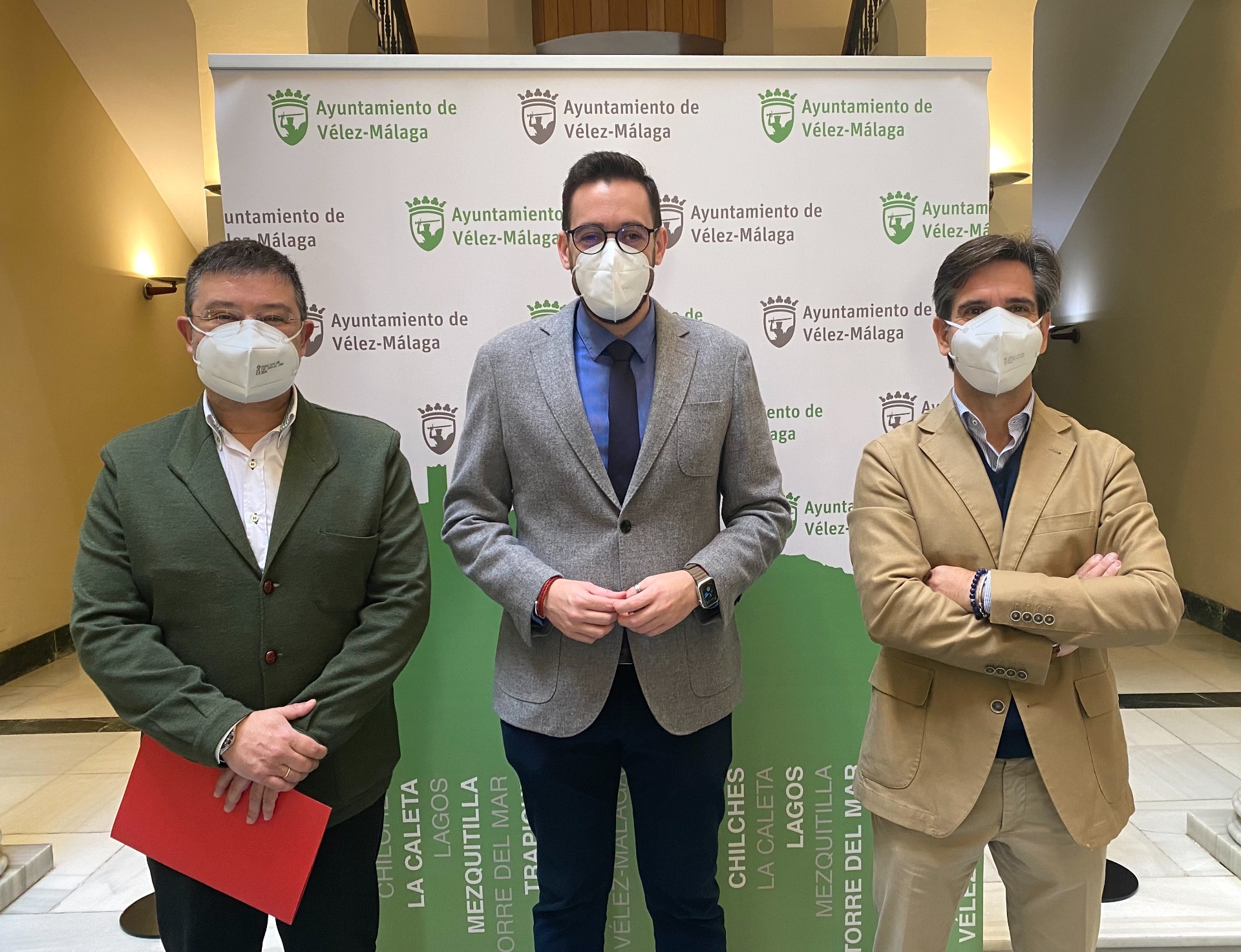 Autoridades después de la comparecencia de prensa en Vélez-Málaga