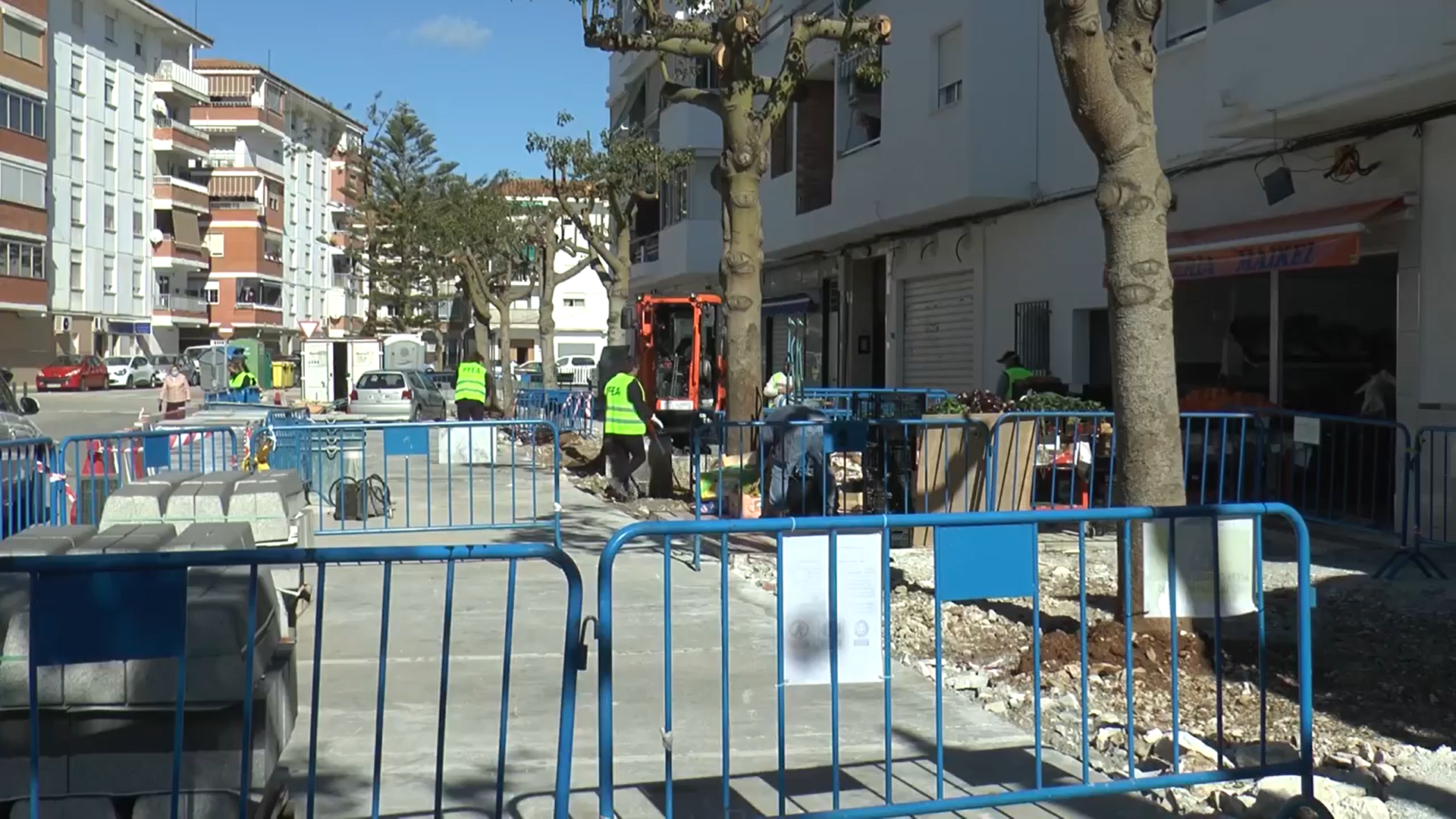 inicio de las obras del Programa de Fomento de Empleo Agrario (PFEA) 2020 en calle Miguel Hernández de Torre del Mar