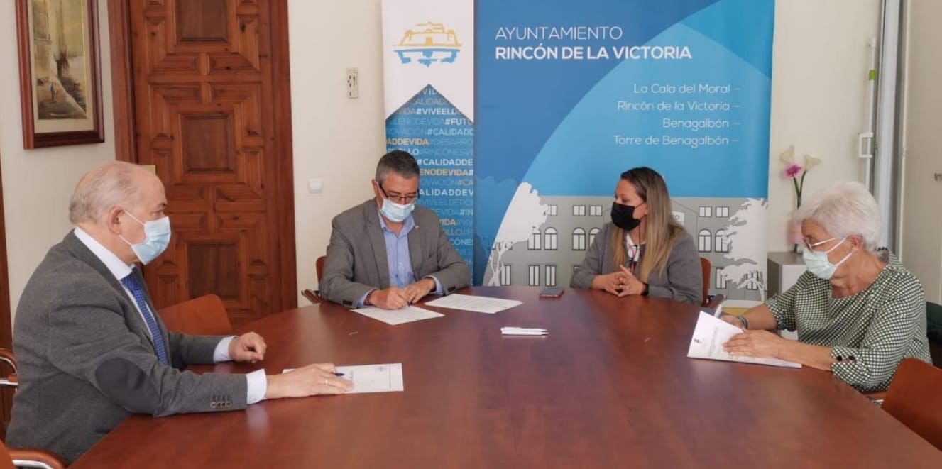 Firma del convenio entre el Ayuntamiento de Málaga y Economato Social / Ayto. Rincón de la Victoria
