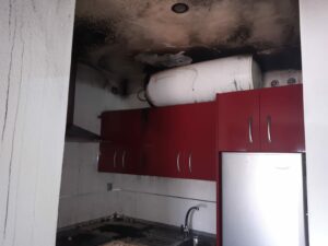 Situación de la vivienda tras el incendio provocado por el calentador de agua - AxarquíaPlus