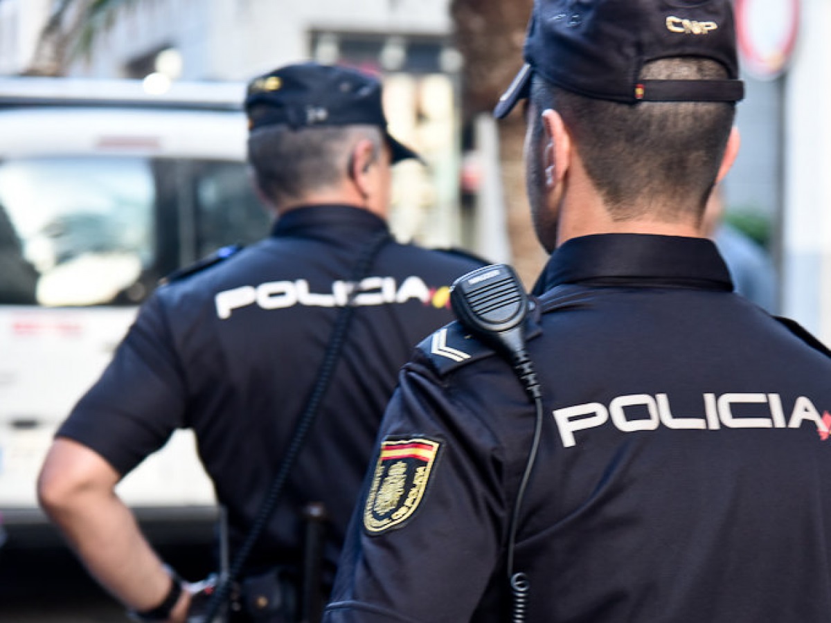 Imagen de recurso de dos agentes de la Policía Nacional