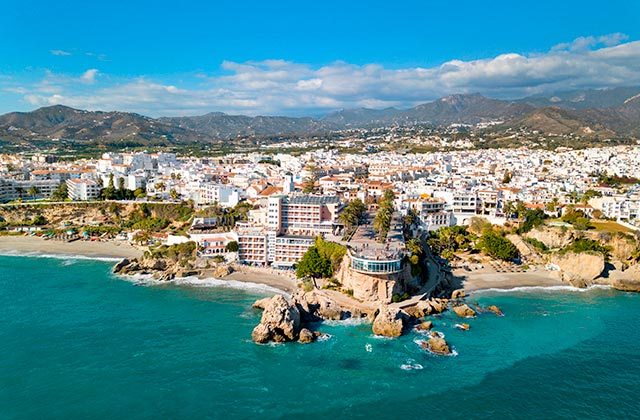 El municipio de Nerja ha sumado hoy lunes, 8 de noviembre, once positivos y 18 recuperados